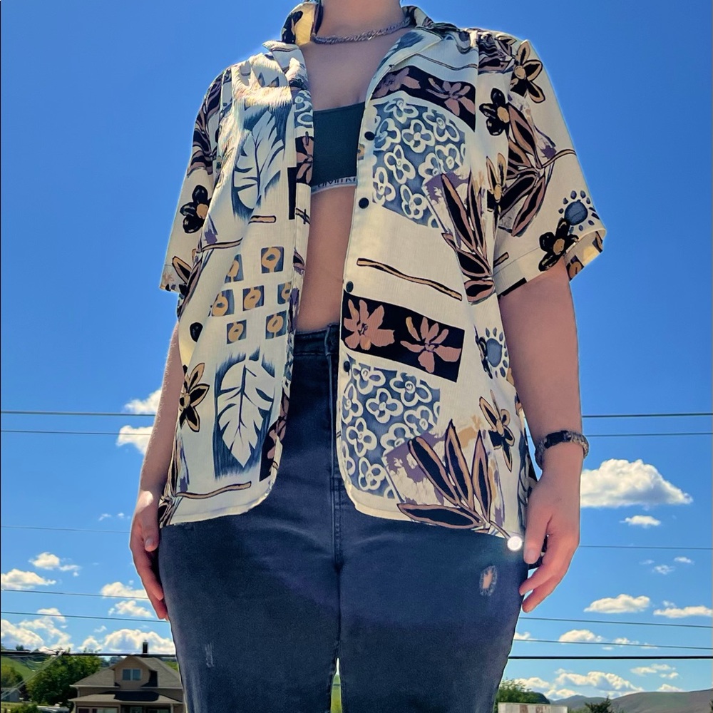 Nice tan patterned button up shirt. Great quality. Comfortable and flexible